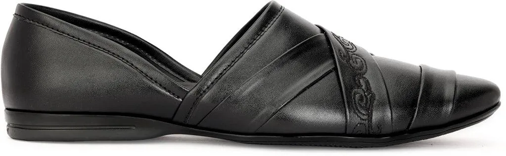 Buxton Ethnic Shes For Men Black Color.