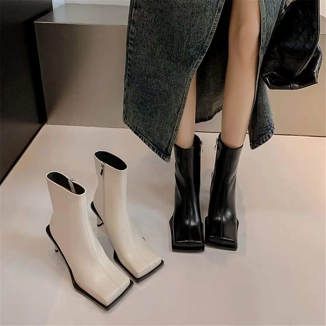 Lustrévo Classic Slip-ons